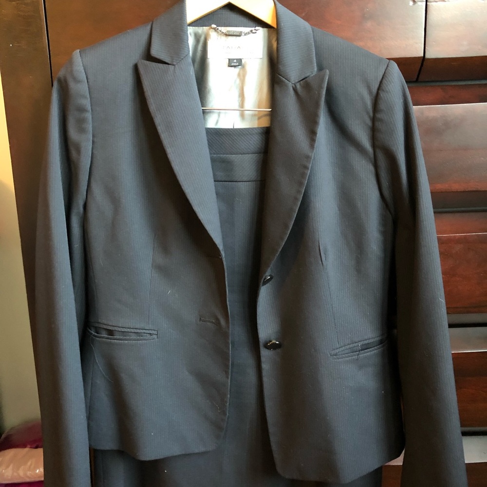 Tahari skirt suit